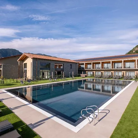 Continental Golf Hotel *