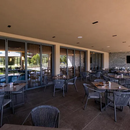 Continental Golf Hotel *